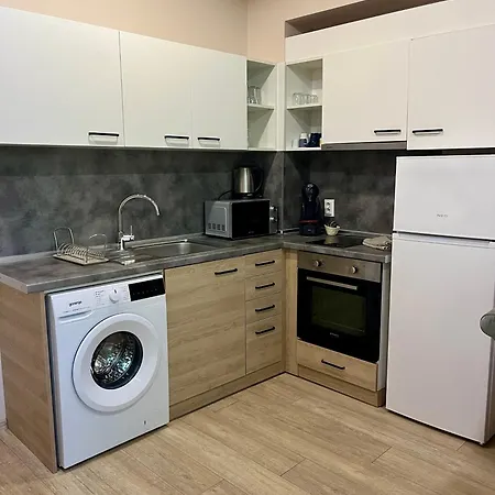 Thermi 1 شقة فارنا