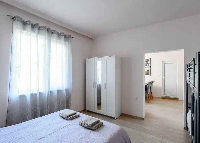 Apartment Thermi 1 *